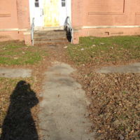 Trezevant_Front_Sidewalk01.JPG